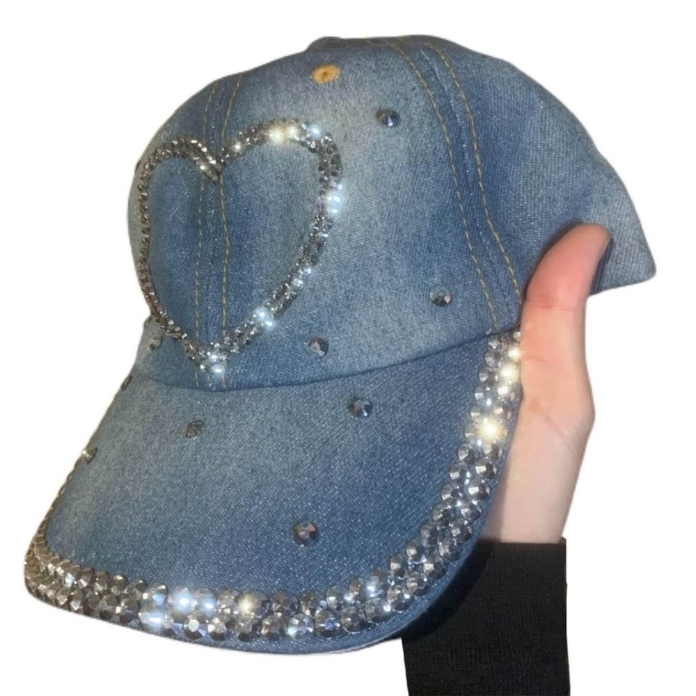 Y2K HEART HAT